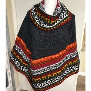 Hand knit Alpaca Wool cape Poncho colorful Patterned Design gray cropped OS